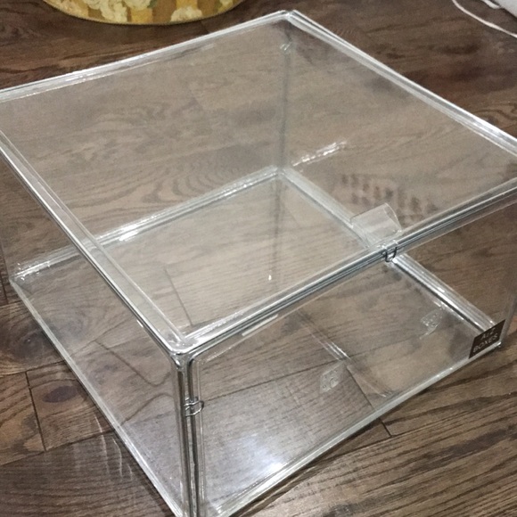 Clear hat box (hat box is not included) great for displaying in closet! - Picture 5 of 12